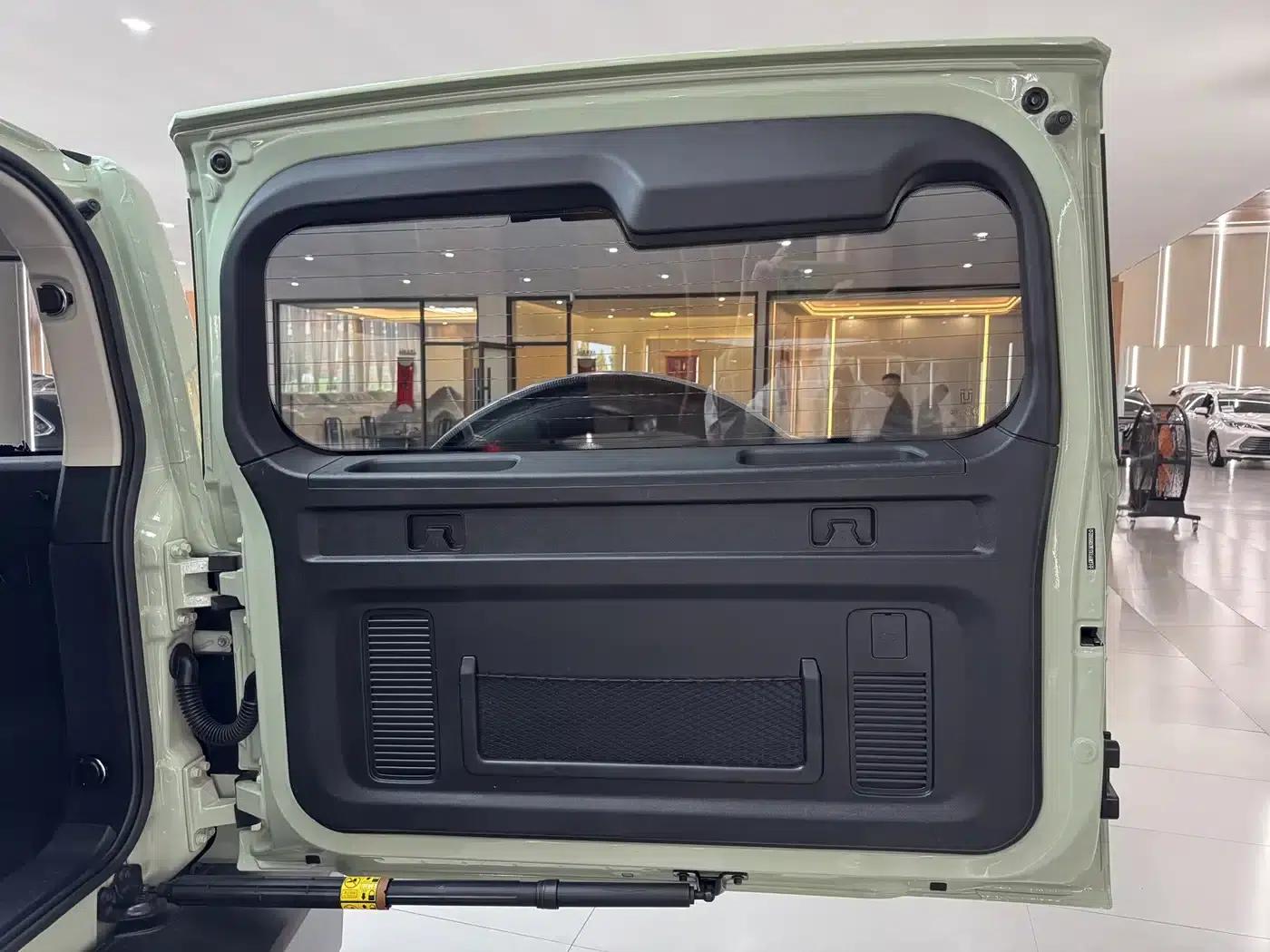 The 2021 Tank 300 City Edition 2.0T is very stylish. — миниатюра 11