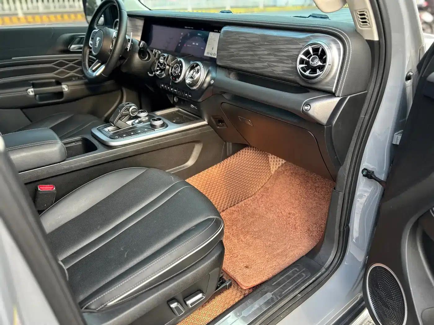 The 2023 Tank 300 City Edition 2.0T is very stylish. — миниатюра 18