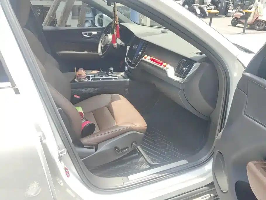 2024 Volvo XC60 B5 AWD Inscription Luxury Edition — миниатюра 8