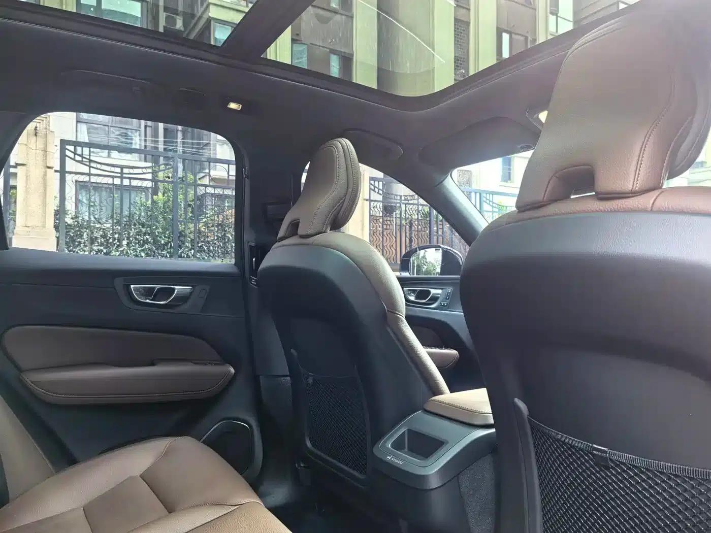 2025 Volvo XC60 B5 AWD Inscription Luxury Edition — миниатюра 10