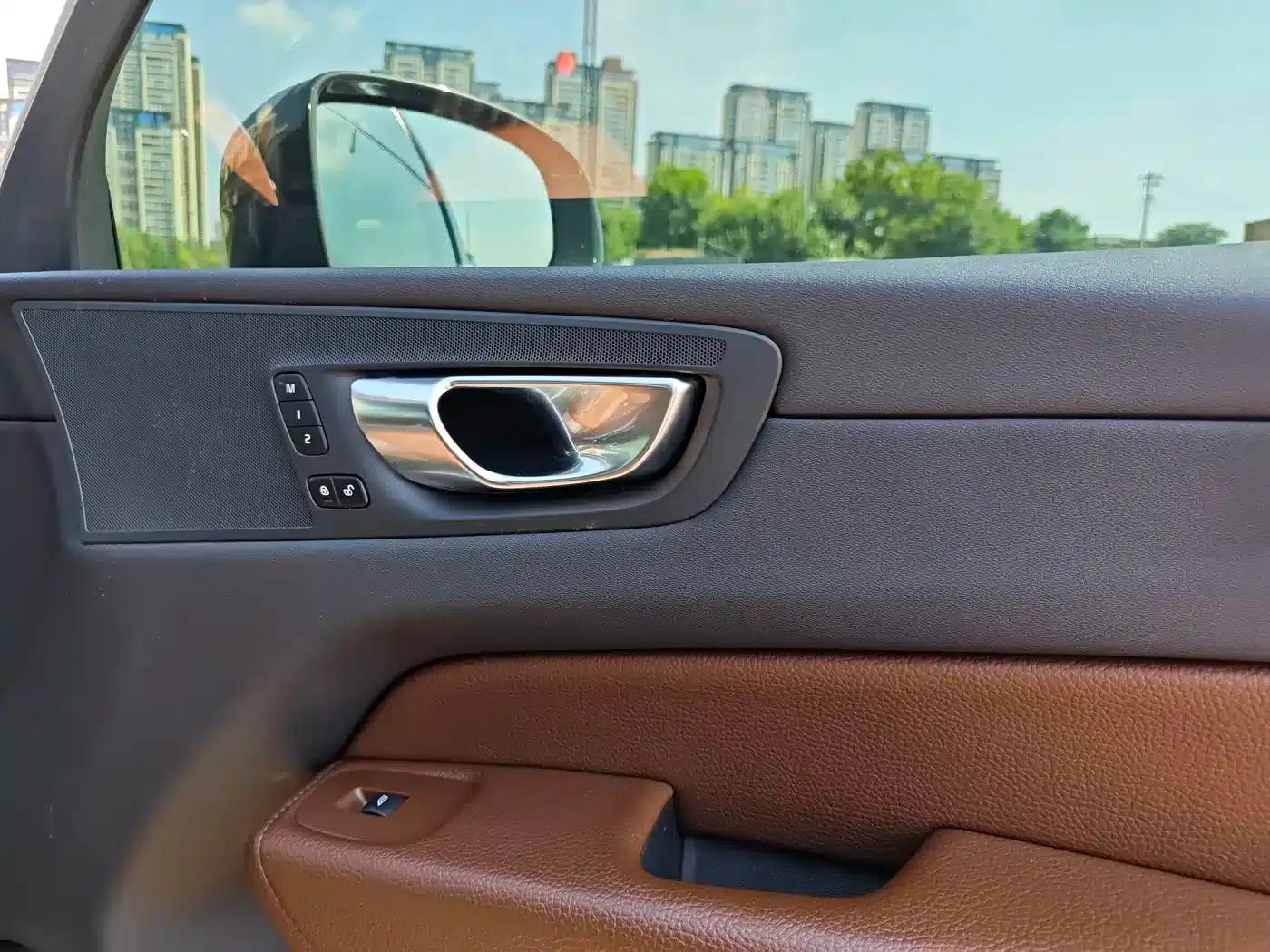2021 Volvo XC60 T5 AWD Inscription Luxury Edition — миниатюра 16