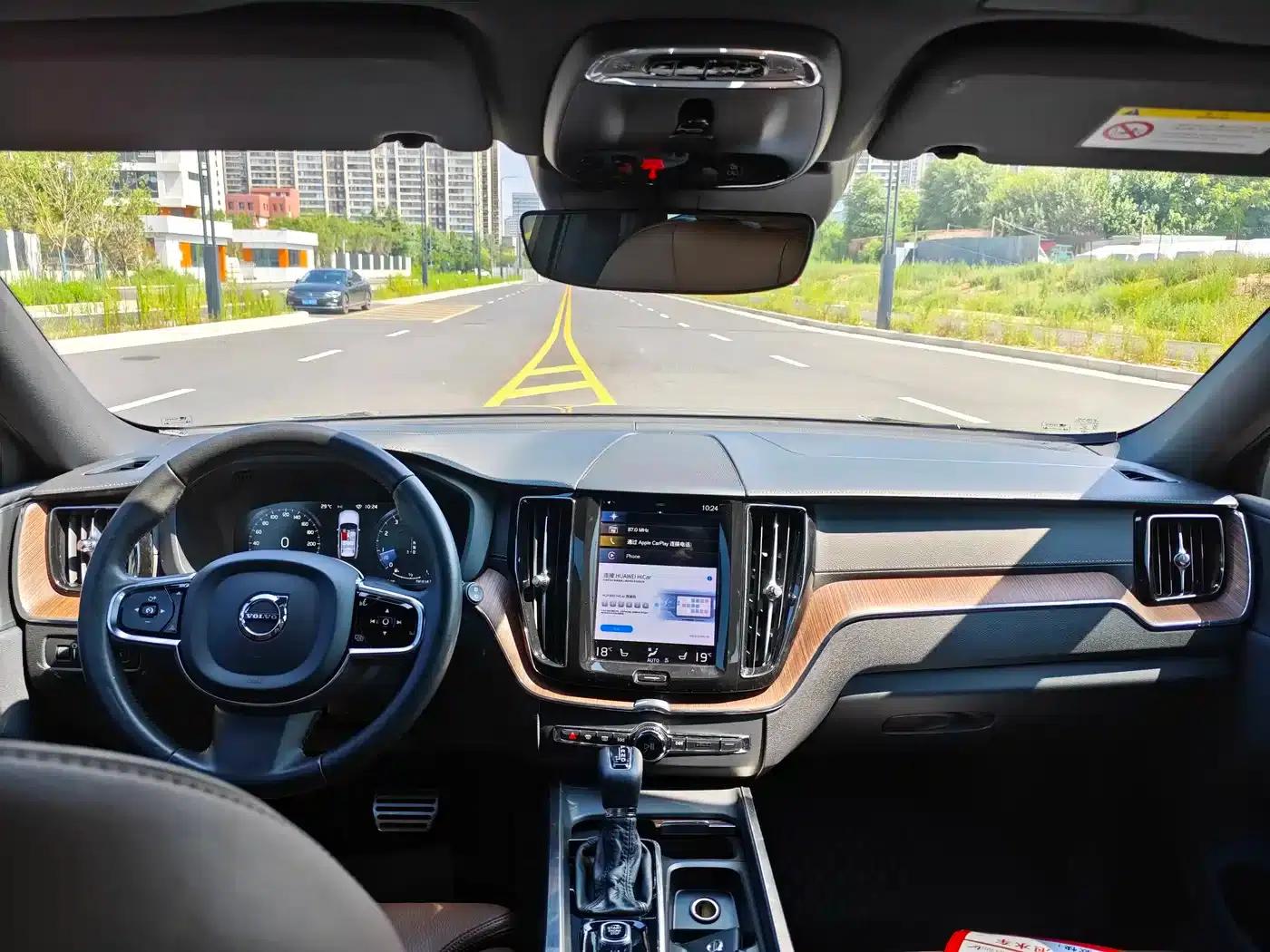 2021 Volvo XC60 T5 AWD Inscription Luxury Edition — миниатюра 5
