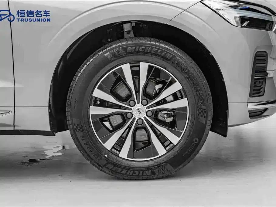 2024 Volvo XC60 B5 AWD Inscription Luxury Edition — миниатюра 11