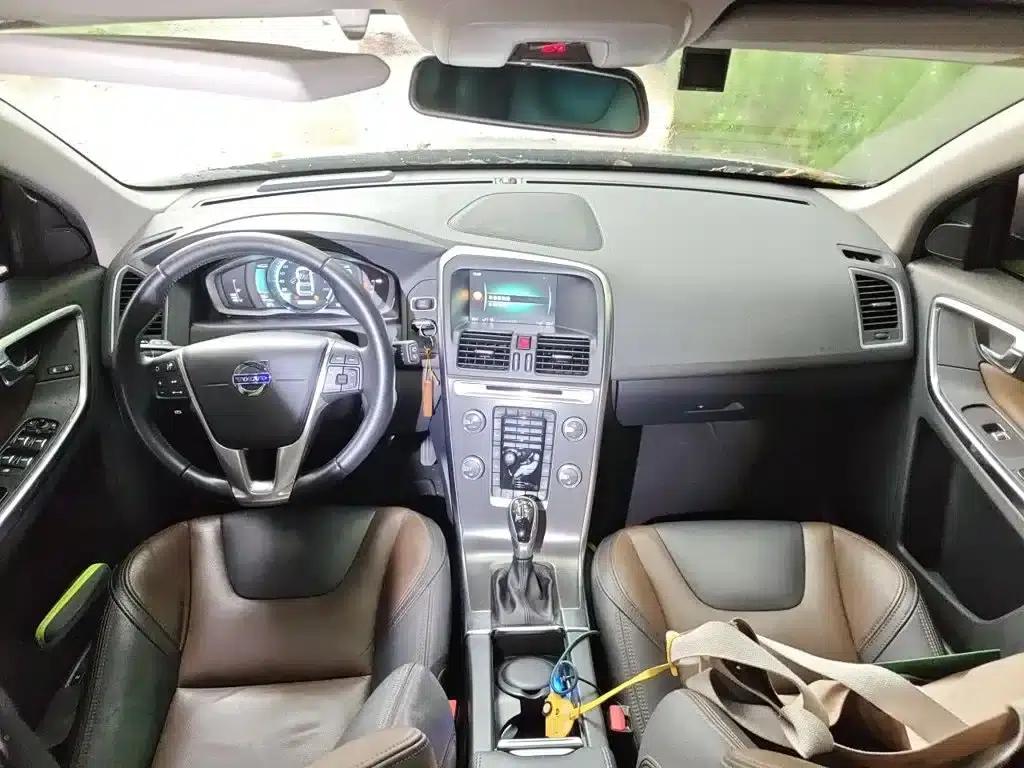 2016 Volvo XC60 T5 AWD Smart Edition — миниатюра 6