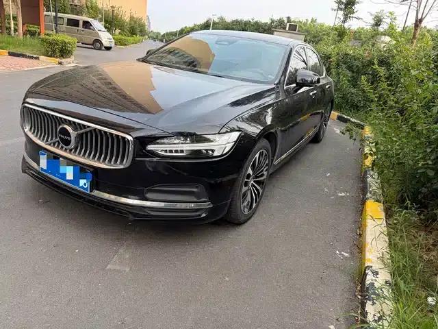 2023 Volvo S90 B5 Smart Luxury Edition