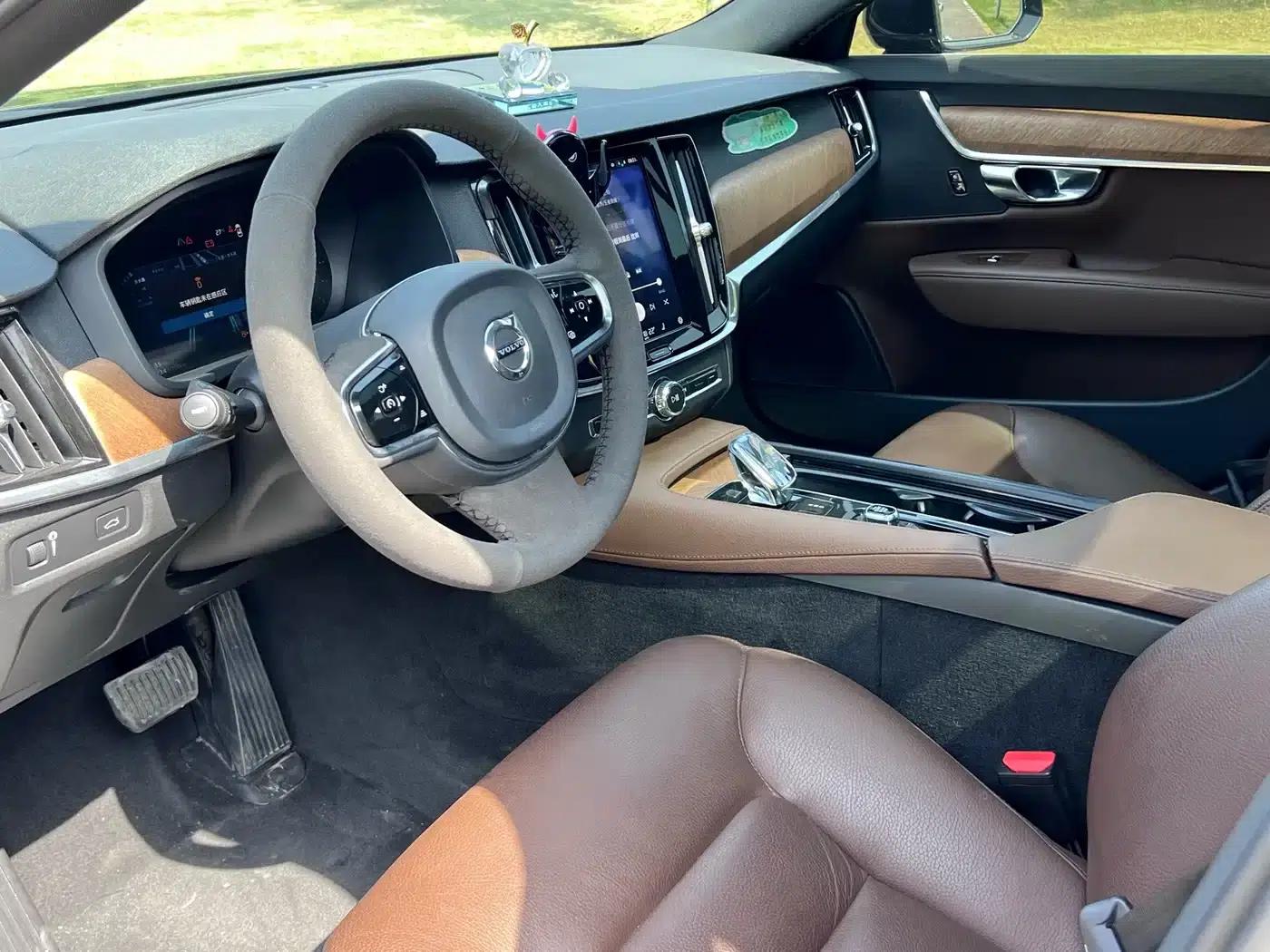 2023 Volvo S90 B5 Smart Luxury Edition — миниатюра 3