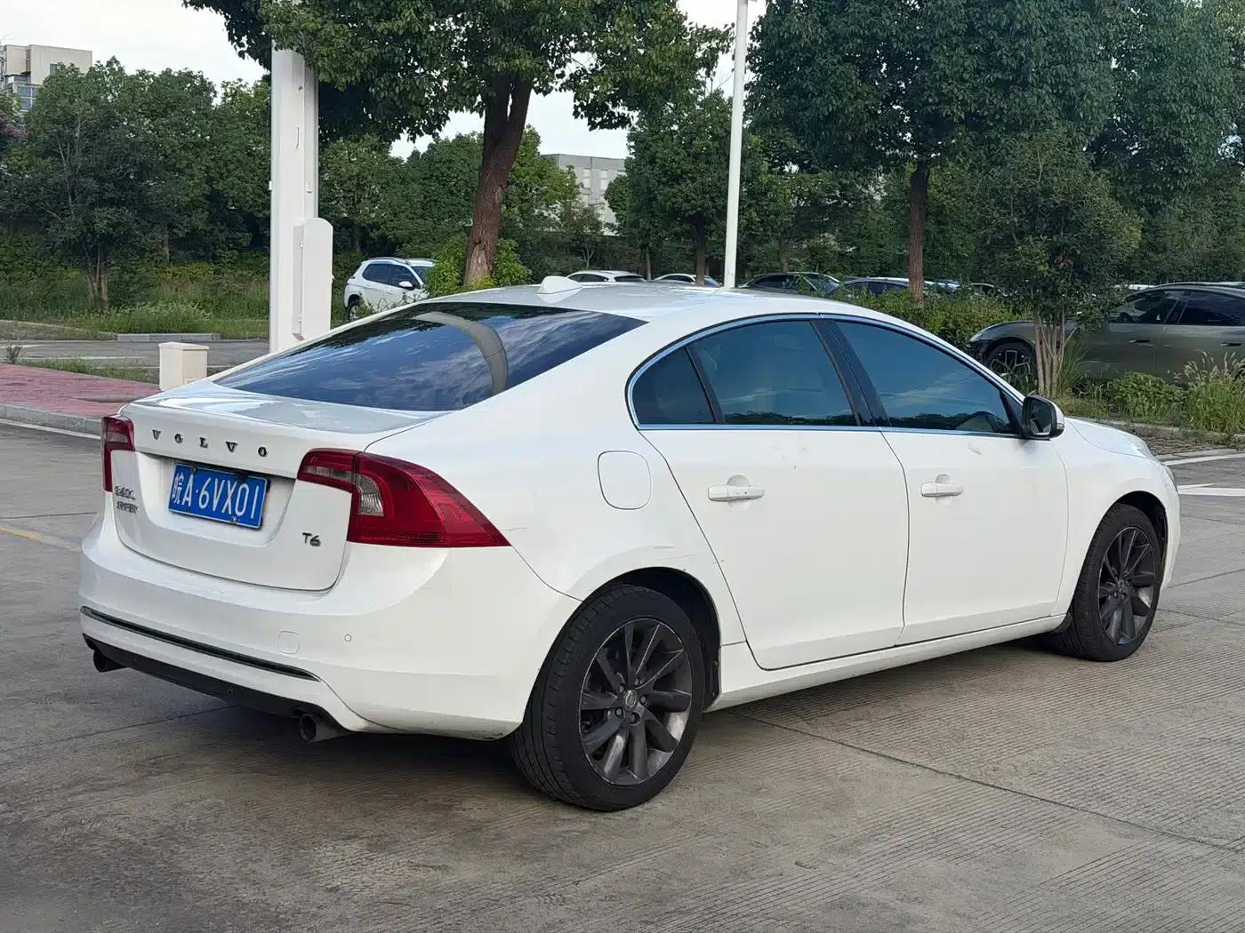 2015 Volvo S60 S60L 2.0T Smart Edition — миниатюра 7