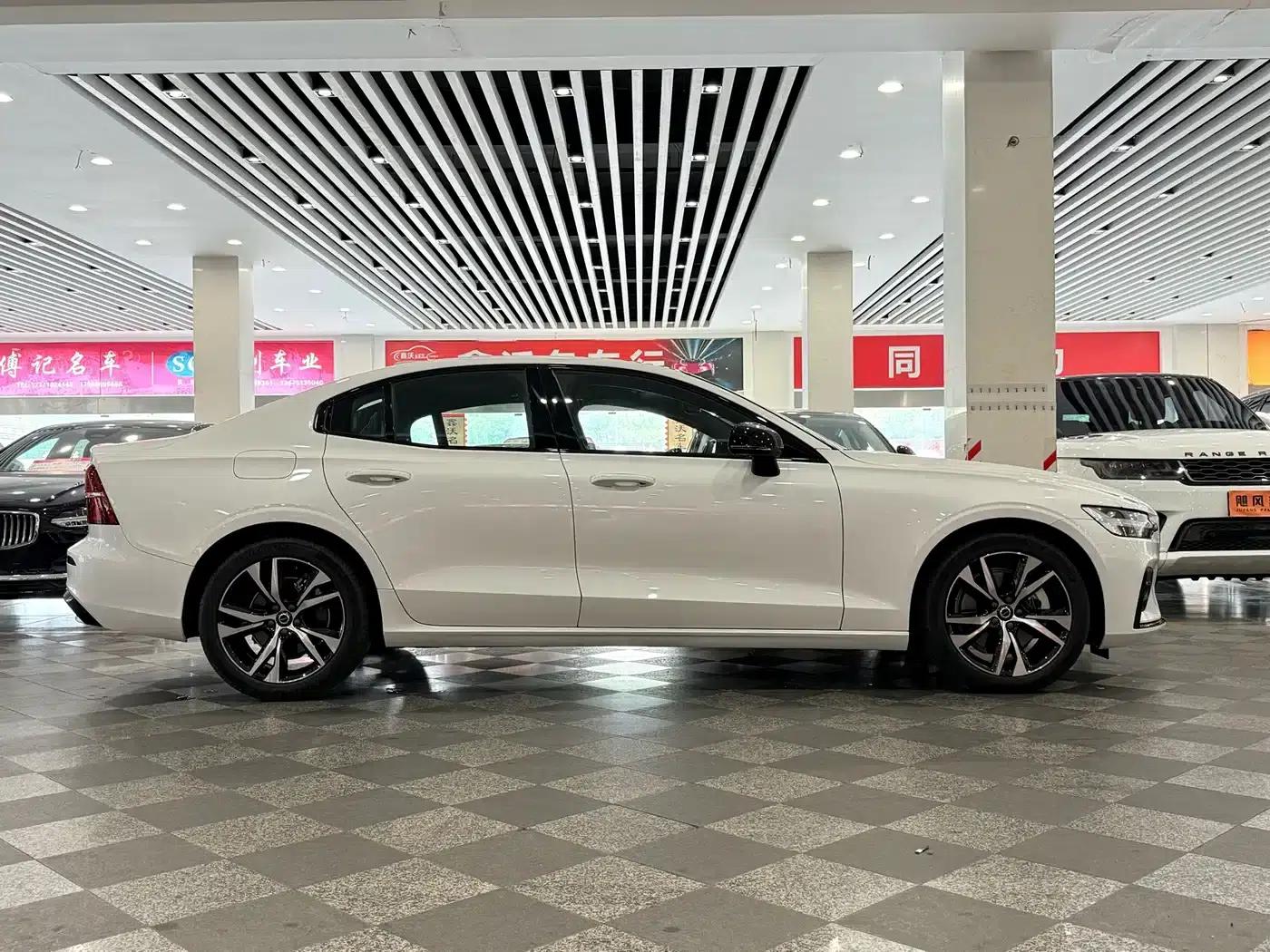2025 Volvo S60 B5 Smart Sport Edition — миниатюра 4