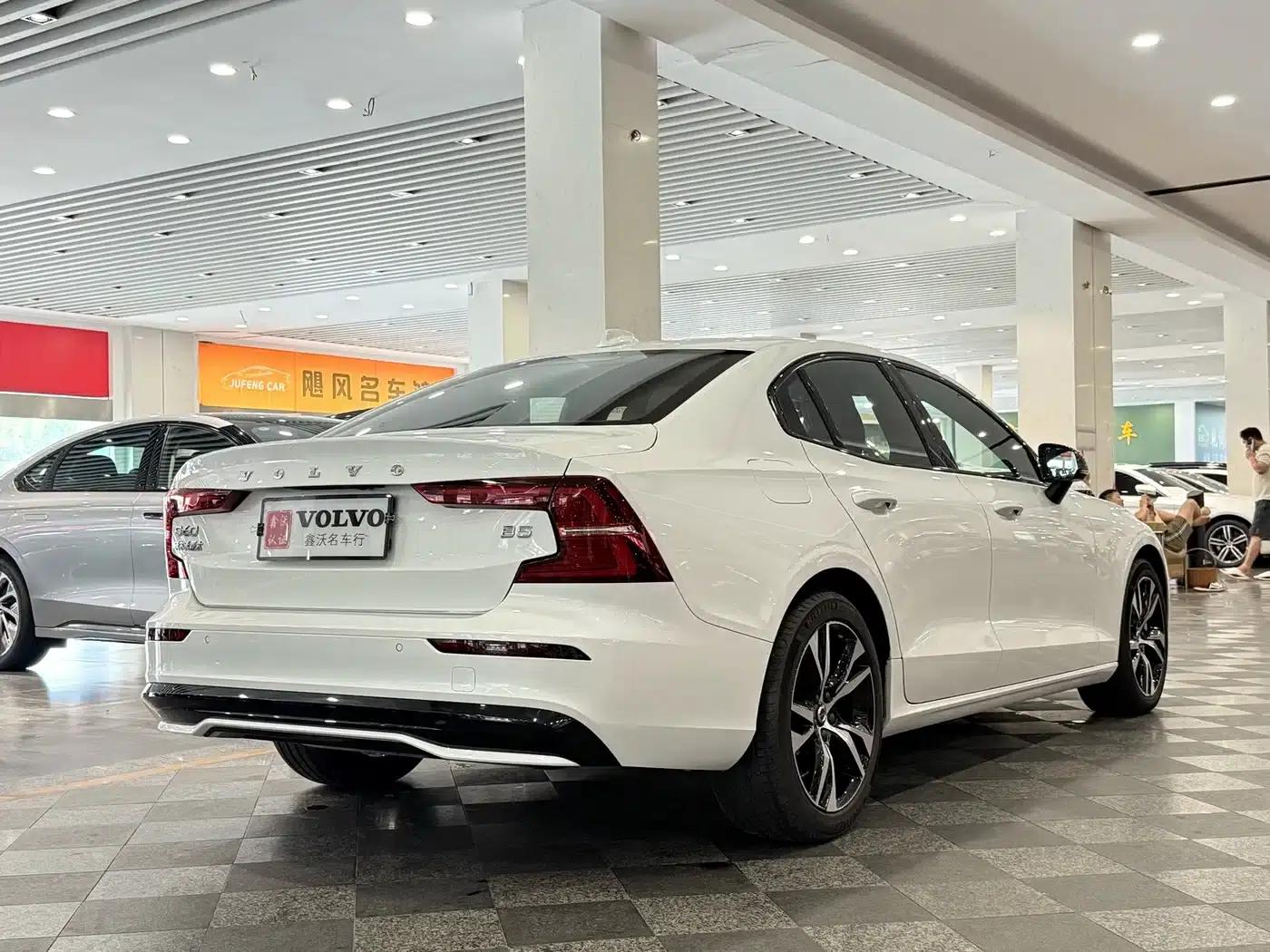 2025 Volvo S60 B5 Smart Sport Edition — миниатюра 6