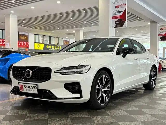 2025 Volvo S60 B5 Smart Sport Edition
