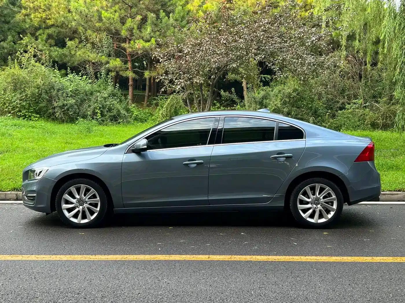 2018 Volvo S60 S60L T4 Smart Edition — миниатюра 3
