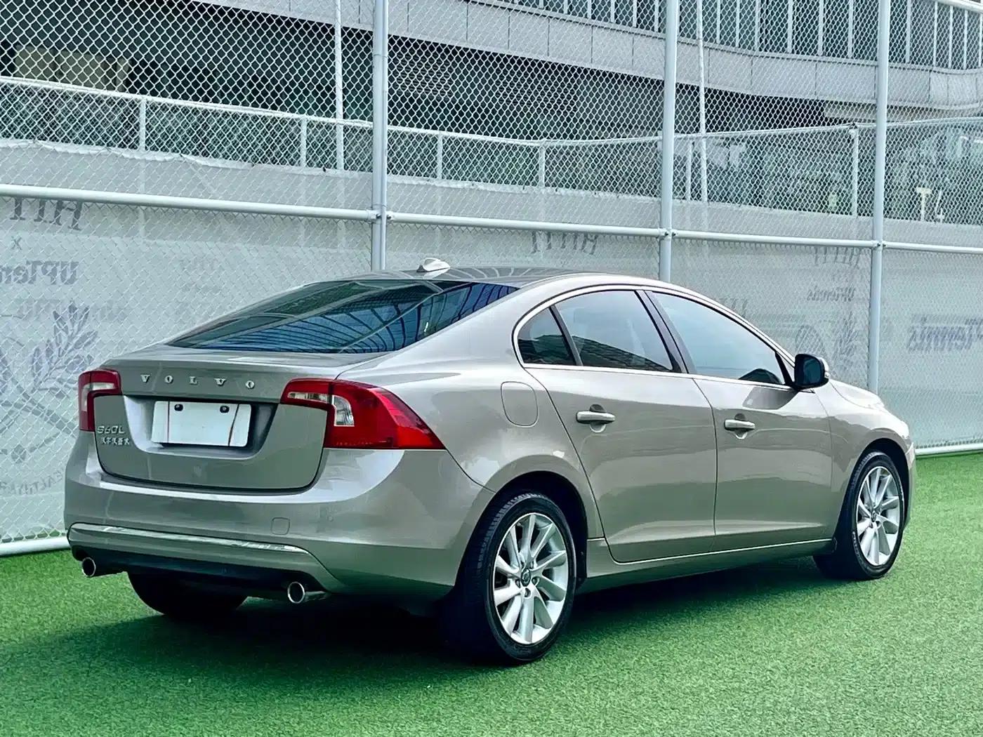 2015 Volvo S60 S60L 2.0T Smart Edition — миниатюра 5