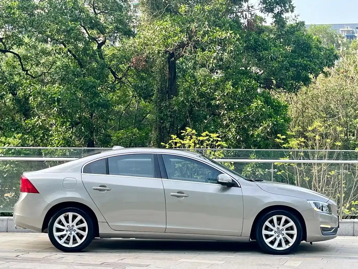 2015 Volvo S60 S60L 2.0T Smart Edition — миниатюра 6