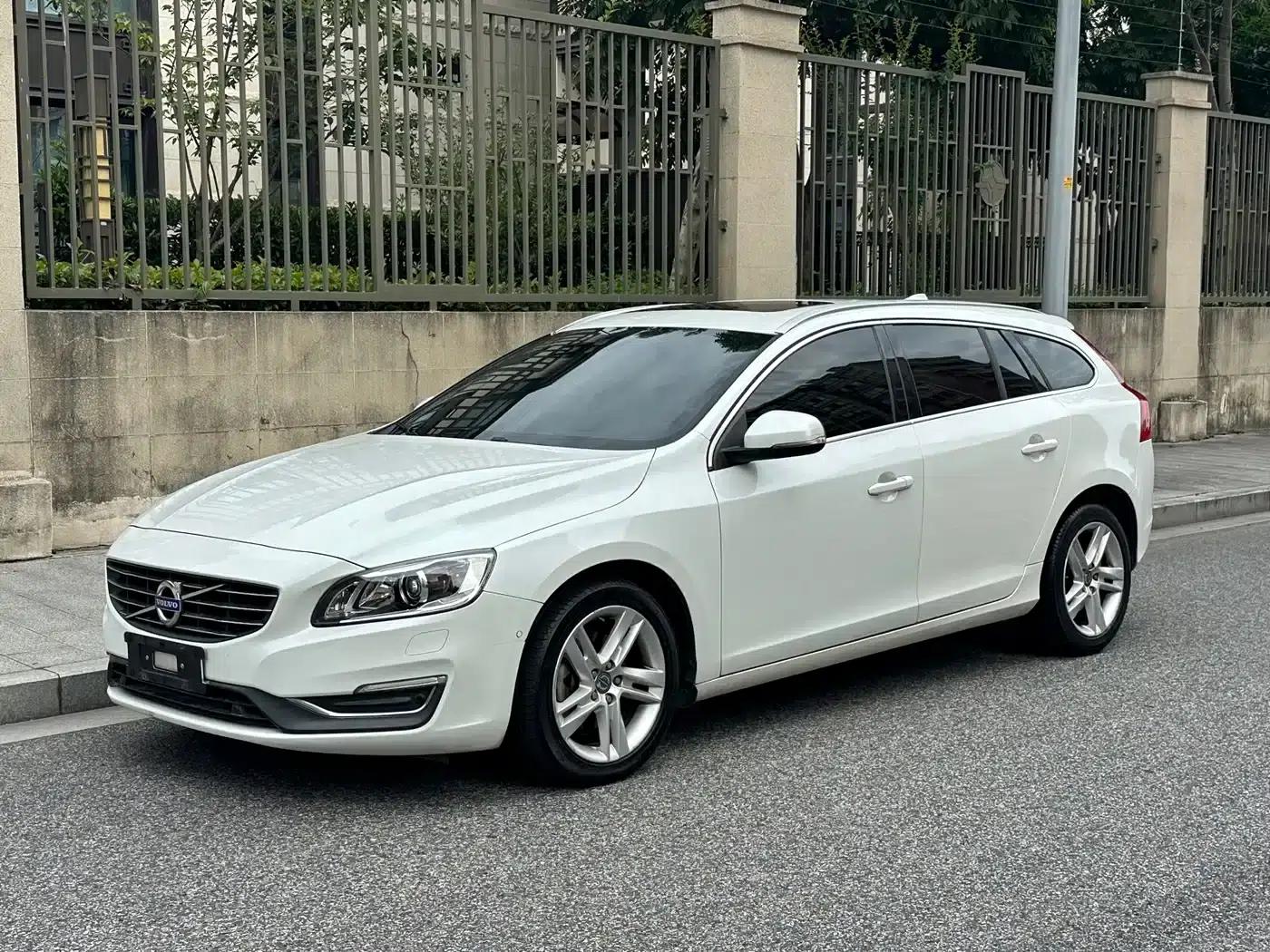 2014 Volvo V60 Facelift T5 Smart Edition — миниатюра 1