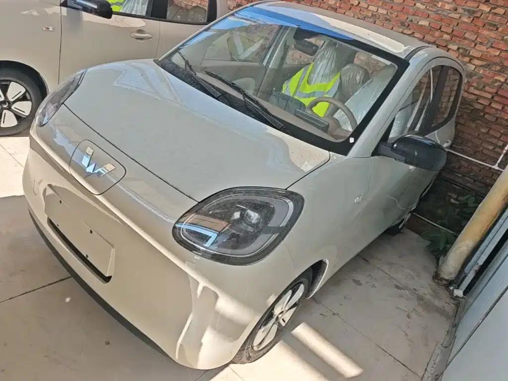 Hongguang MINIEV 2025 Fourth Generation Four-Door Advanced Model — миниатюра 1