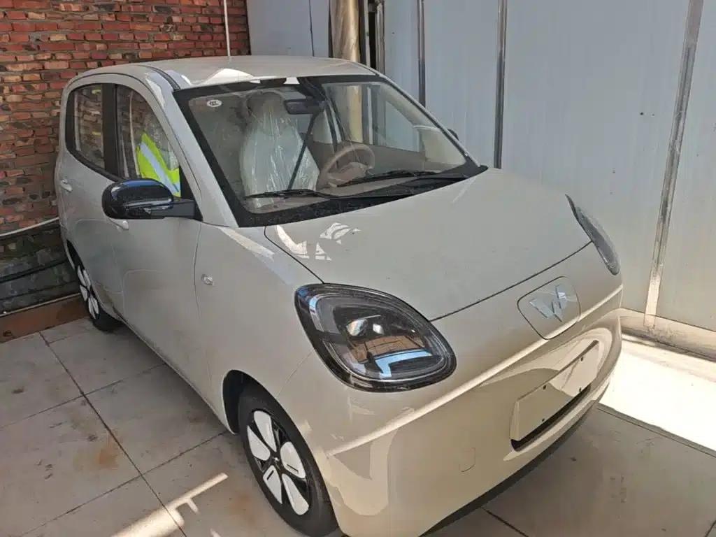 Hongguang MINIEV 2025 Fourth Generation Four-Door Advanced Model — миниатюра 4