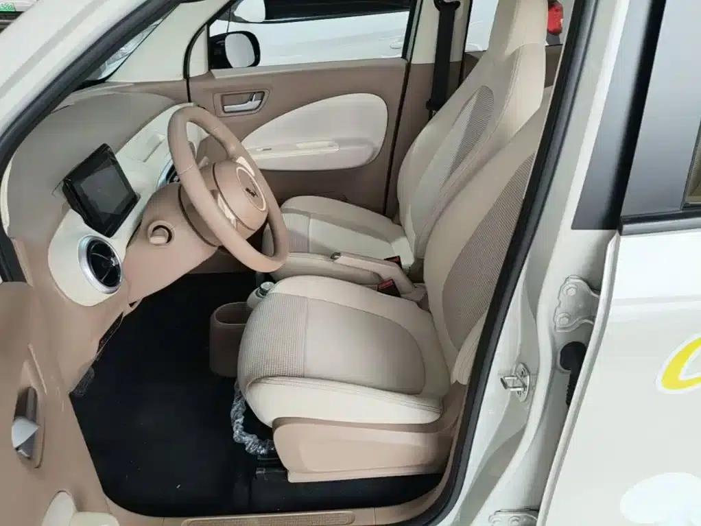 Hongguang MINIEV 2025 Fourth Generation Four-Door Advanced Model — миниатюра 15