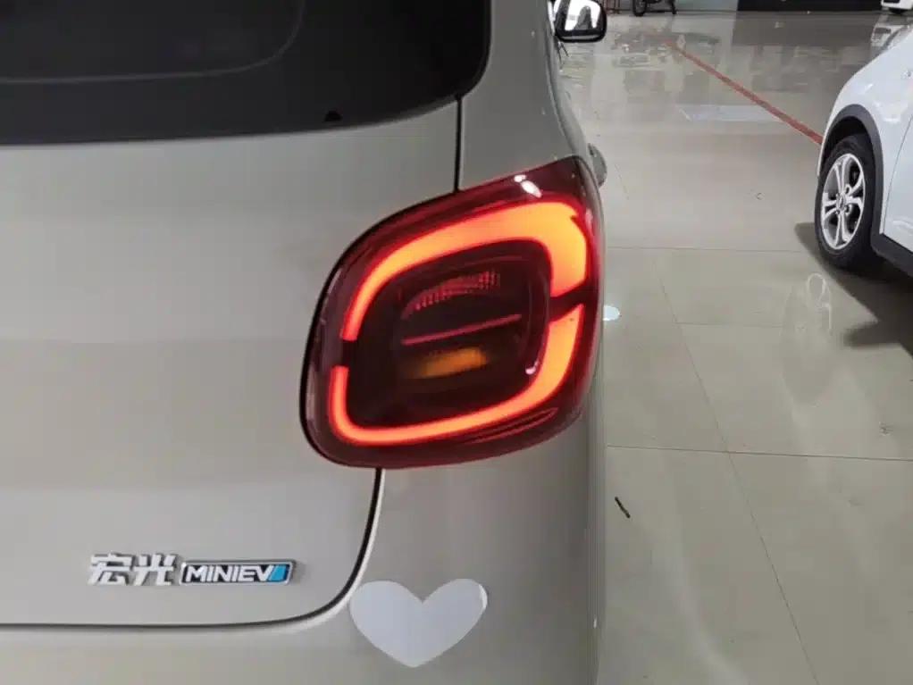 Hongguang MINIEV 2025 Fourth Generation Four-Door Advanced Model — миниатюра 8