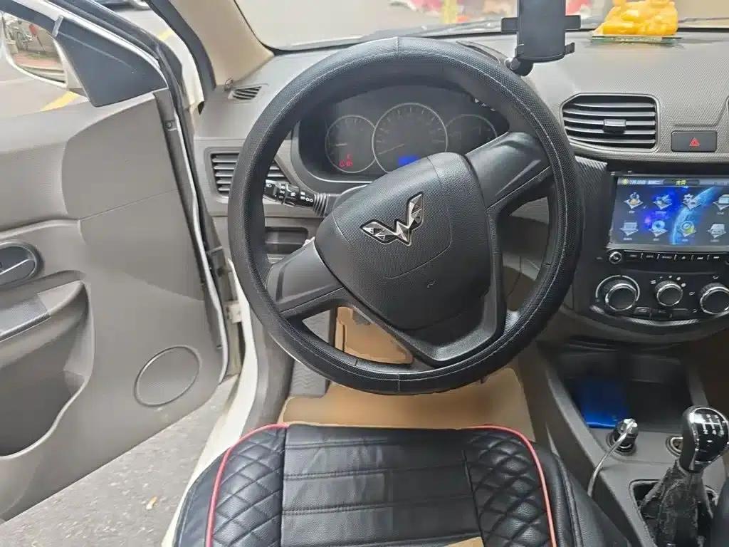 Wuling Hongguang 2014 1.5L S Standard Edition — миниатюра 7