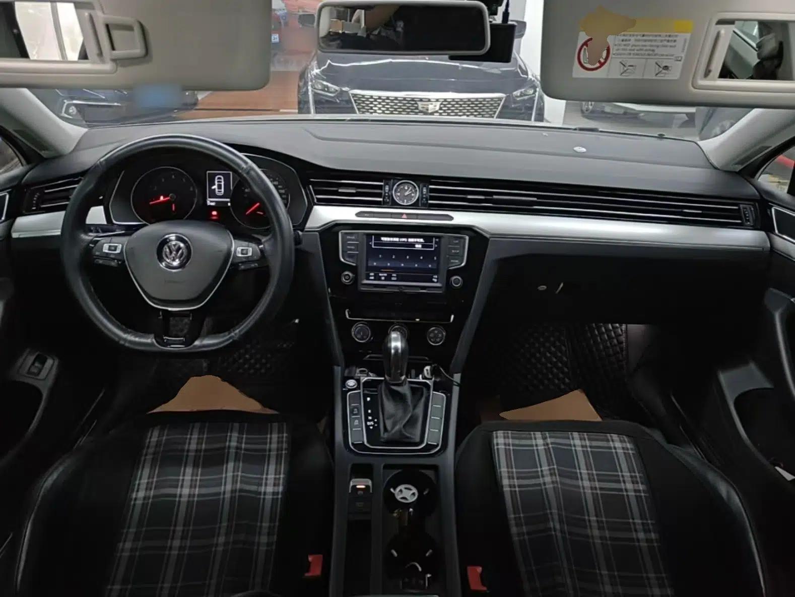 Volkswagen Magotan 2017 330TSI DSG Luxury Model — миниатюра 12