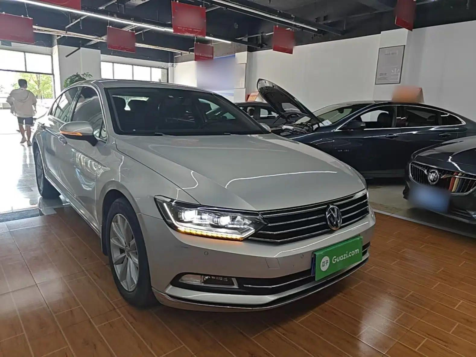 Volkswagen Magotan 2017 330TSI DSG Luxury Model — миниатюра 3