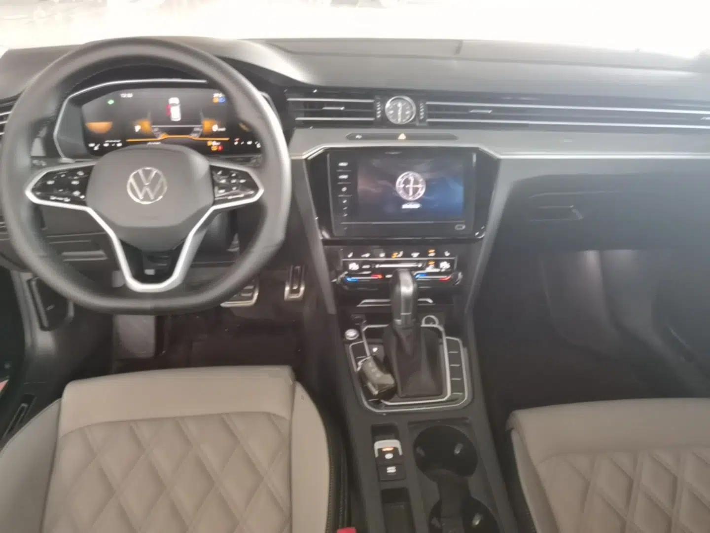 Volkswagen Magotan 2023 2 Million Units Limited Edition 330TSI DSG Leading Version — миниатюра 17