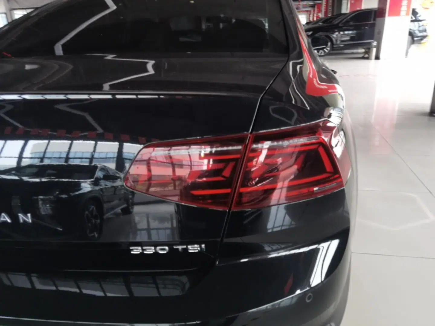 Volkswagen Magotan 2023 2 Million Units Limited Edition 330TSI DSG Leading Version — миниатюра 9