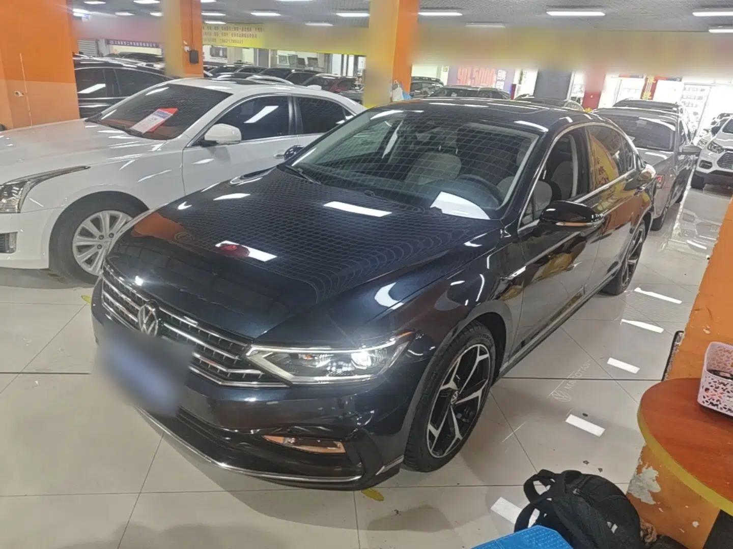 Volkswagen Magotan 2023 2 Million Units Commemorative Edition 330TSI DSG Luxury Version — миниатюра 1