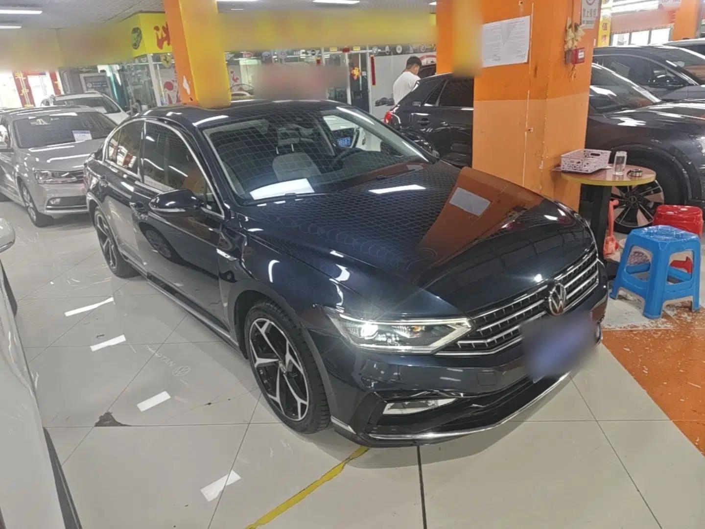 Volkswagen Magotan 2023 2 Million Units Commemorative Edition 330TSI DSG Luxury Version — миниатюра 3