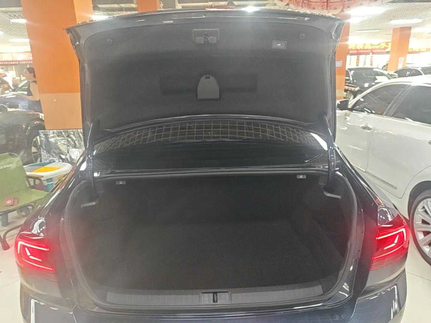 Volkswagen Magotan 2023 2 Million Units Commemorative Edition 330TSI DSG Luxury Version — миниатюра 22