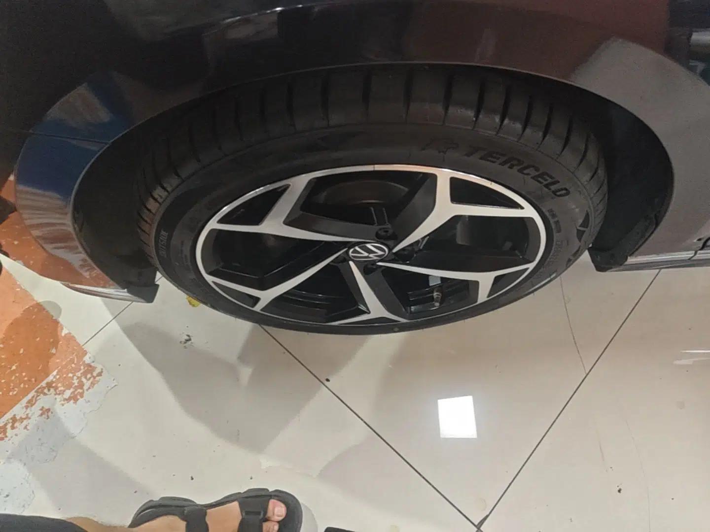 Volkswagen Magotan 2023 2 Million Units Commemorative Edition 330TSI DSG Luxury Version — миниатюра 10