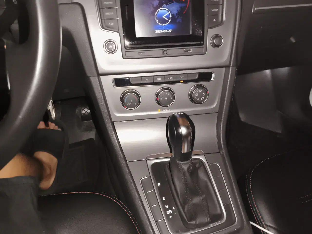 Volkswagen Golf 2016 230TSI Automatic Comfort Version — миниатюра 14