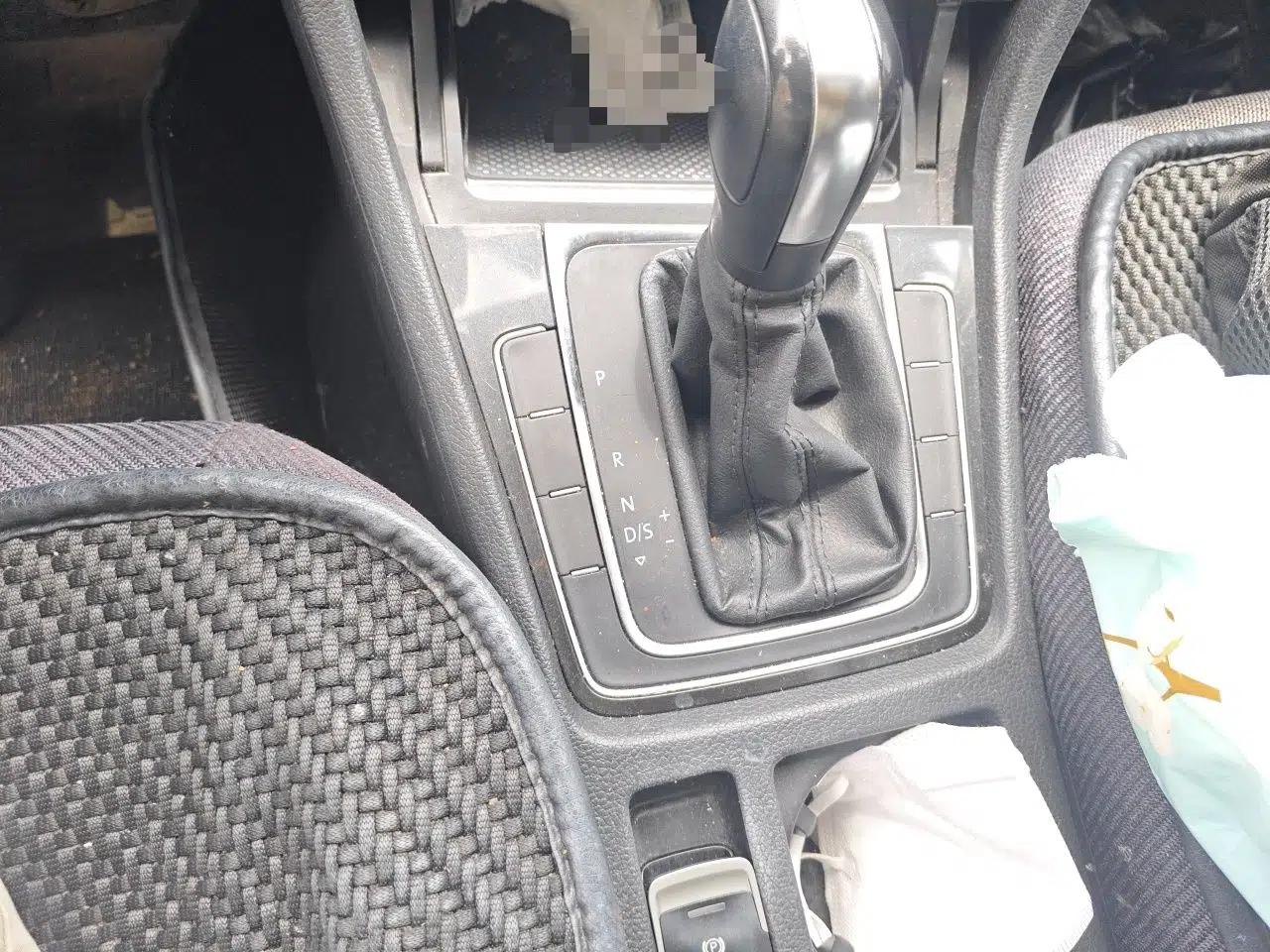 Volkswagen Golf 2018 1.6L Automatic Comfort Model — миниатюра 14