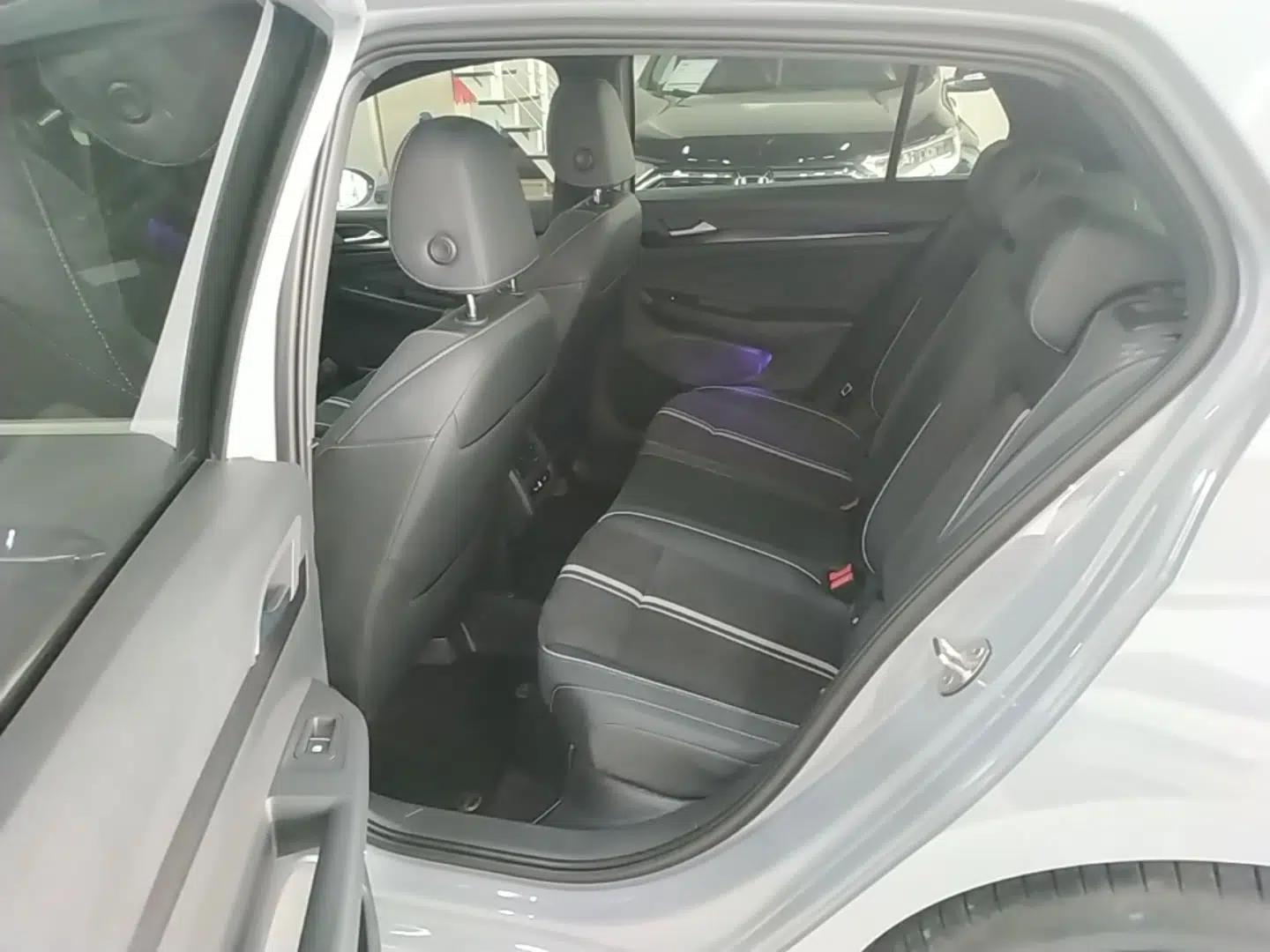 Volkswagen Golf 2021 280TSI DSG R-Line — миниатюра 25