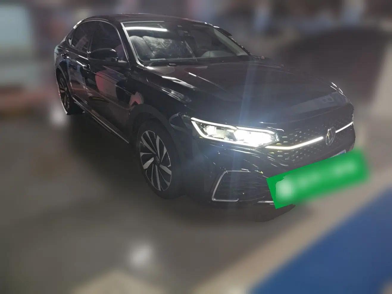Volkswagen Passat 2022 330TSI Starry Luxury Edition — миниатюра 3