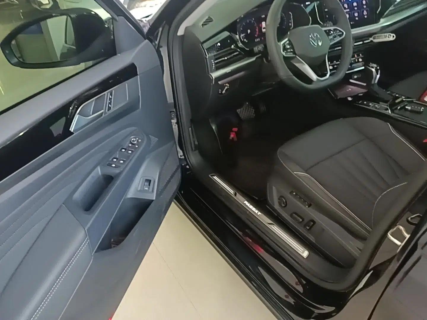 Volkswagen Passat 2024 380TSI Luxury Edition — миниатюра 23