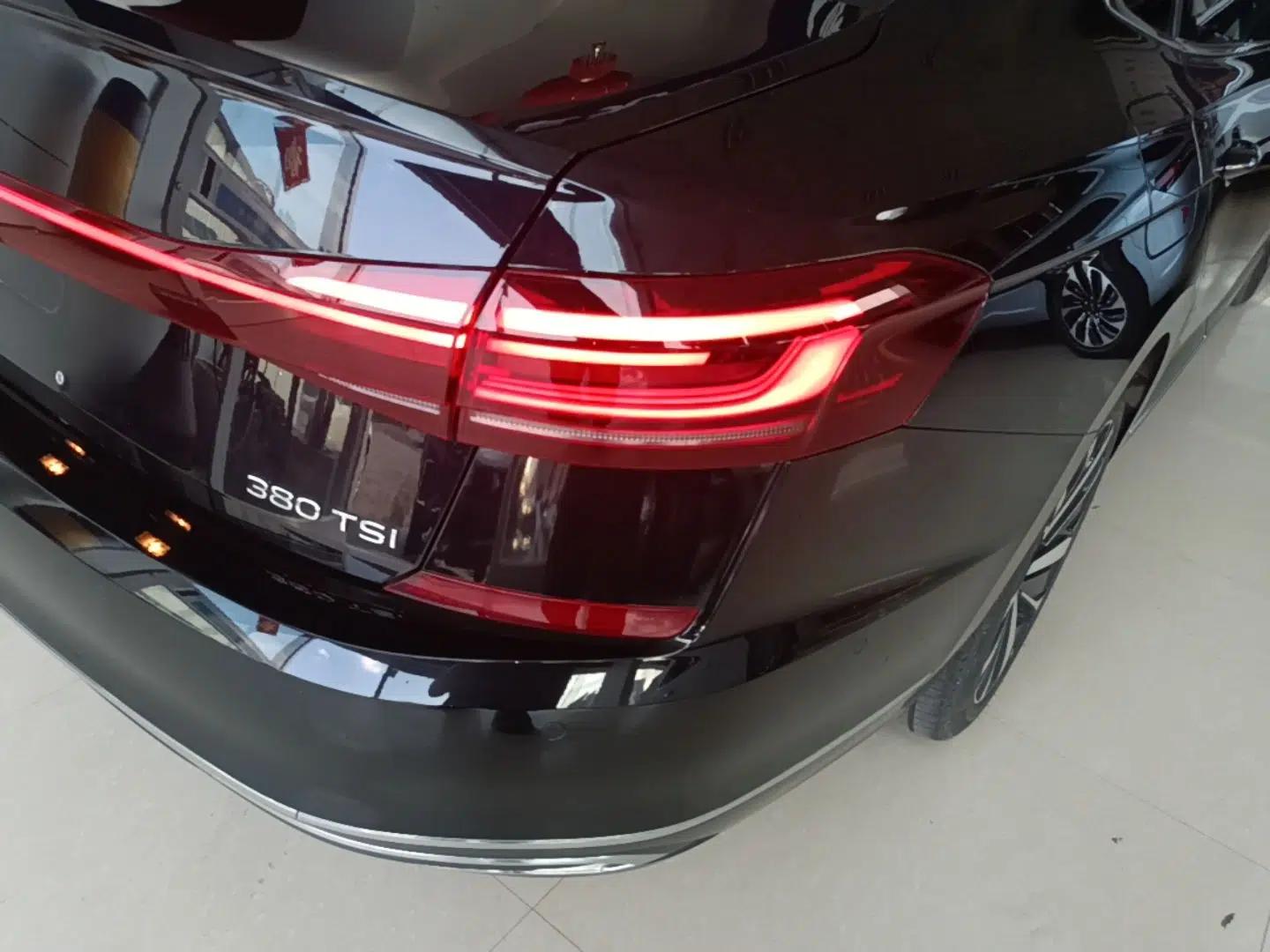 Volkswagen Passat 2024 380TSI Luxury Edition — миниатюра 9