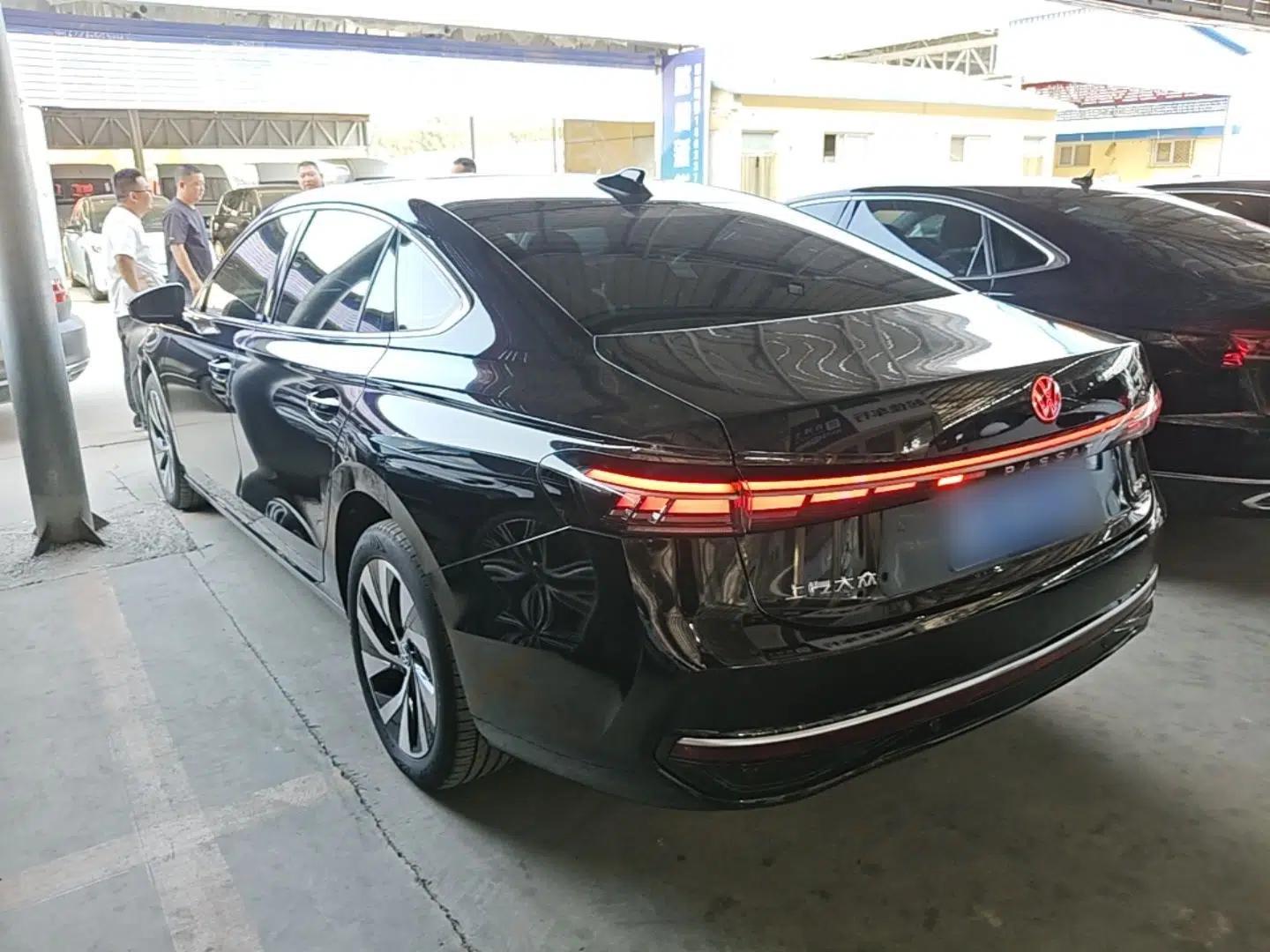Volkswagen Passat 2025 Pro 380TSI Dragon Glory Edition — миниатюра 4