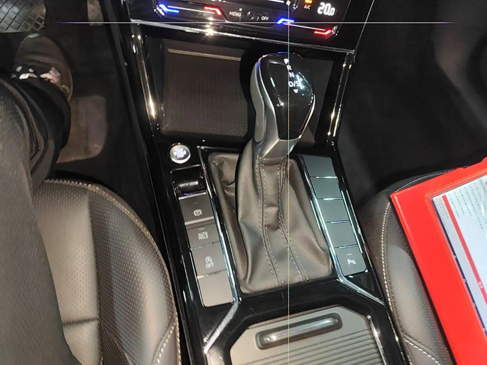 Volkswagen Passat 2025 Outstanding Model 380TSI Starry Dragon Edition — миниатюра 16