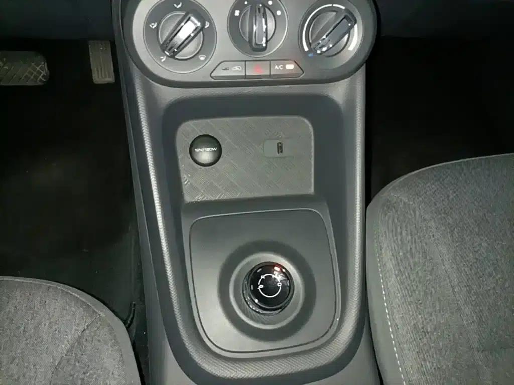 Wuling Hongguang New Energy 2024 Pure Electric Version 300KM Standard Edition — миниатюра 14