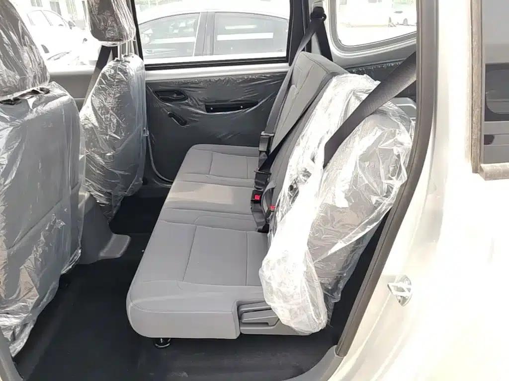 Wuling Hongguang New Energy 2024 Pure Electric Version 300KM Standard Edition — миниатюра 17
