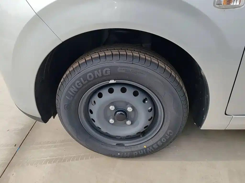 Wuling Hongguang New Energy 2024 Pure Electric Version 300KM Standard Edition — миниатюра 23