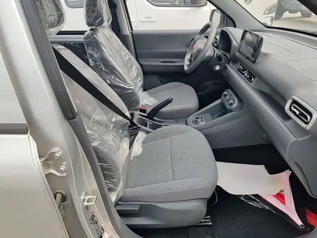 Wuling Hongguang New Energy 2024 Pure Electric Version 300KM Standard Edition — миниатюра 25