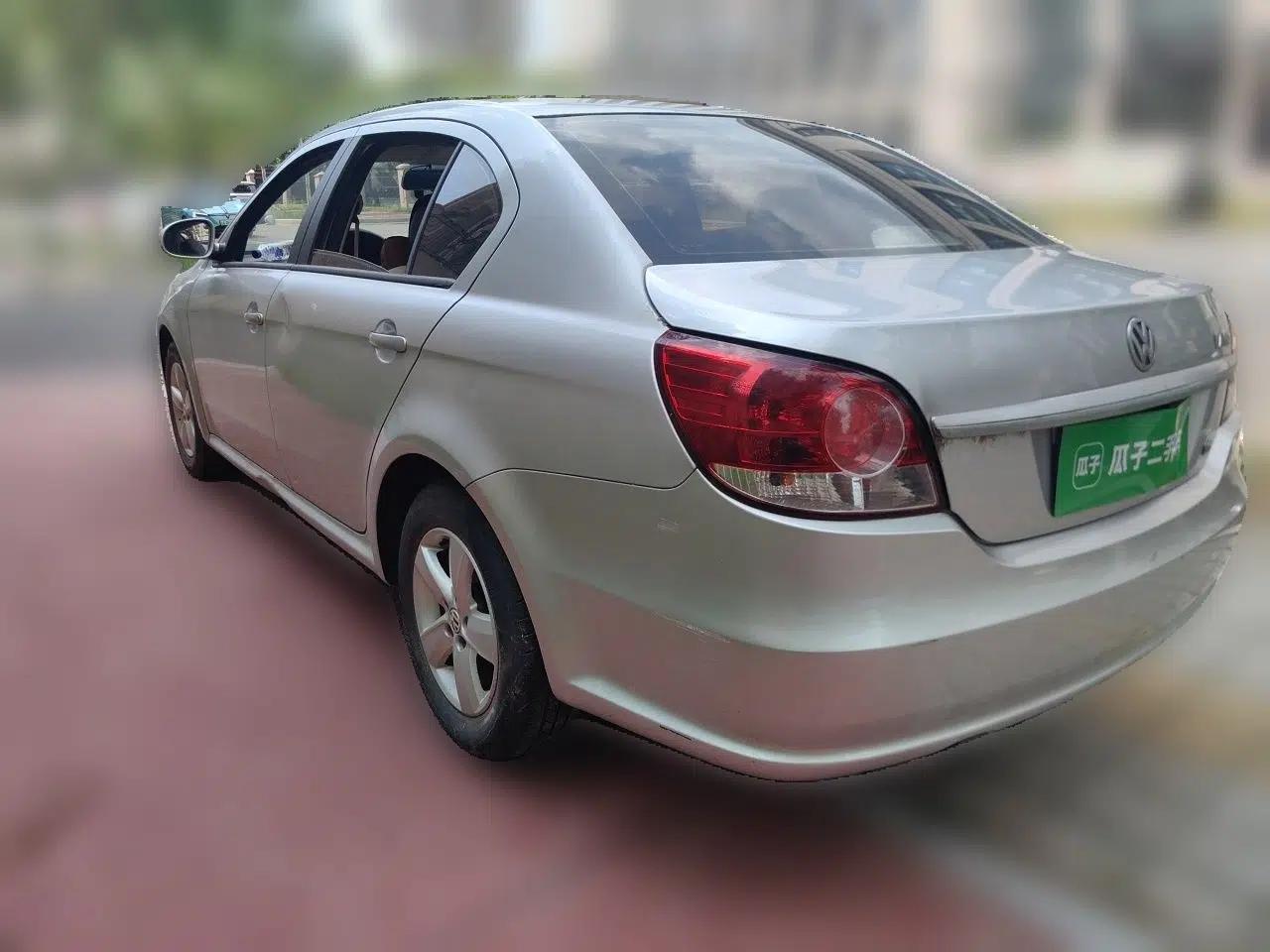 Volkswagen Lavida 2011 1.6L Manual Joy Version — миниатюра 4