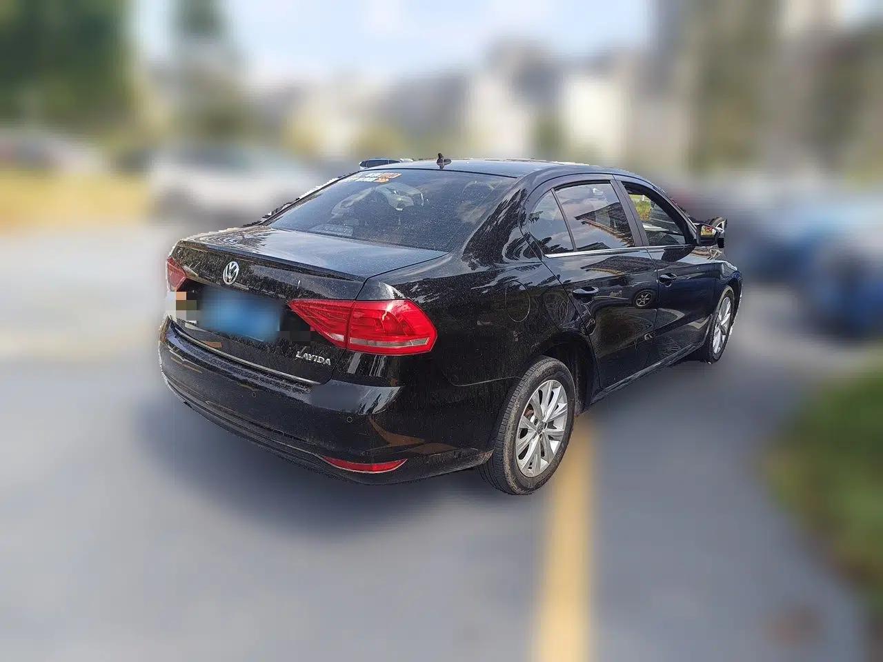 Volkswagen Lavida 2017 1.6L Automatic Comfort Edition — миниатюра 4
