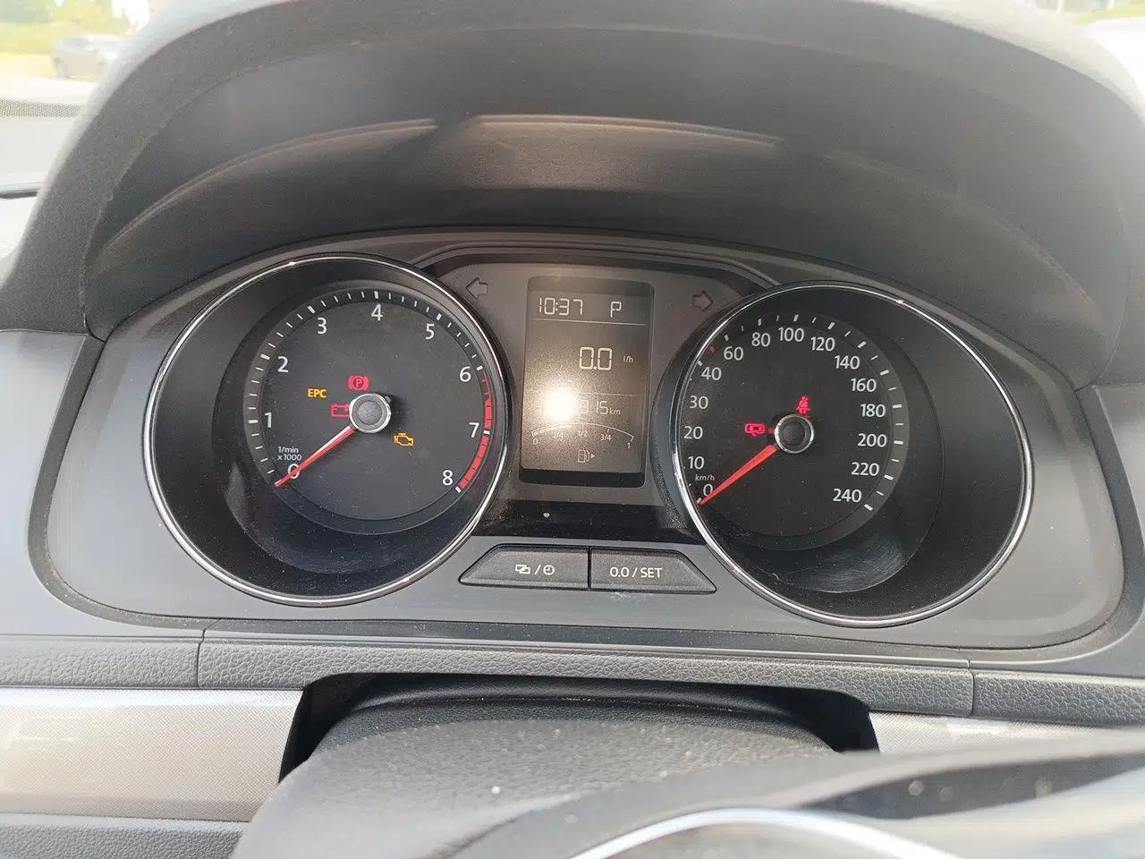 Volkswagen Lavida 2017 1.6L Automatic Comfort Edition — миниатюра 8