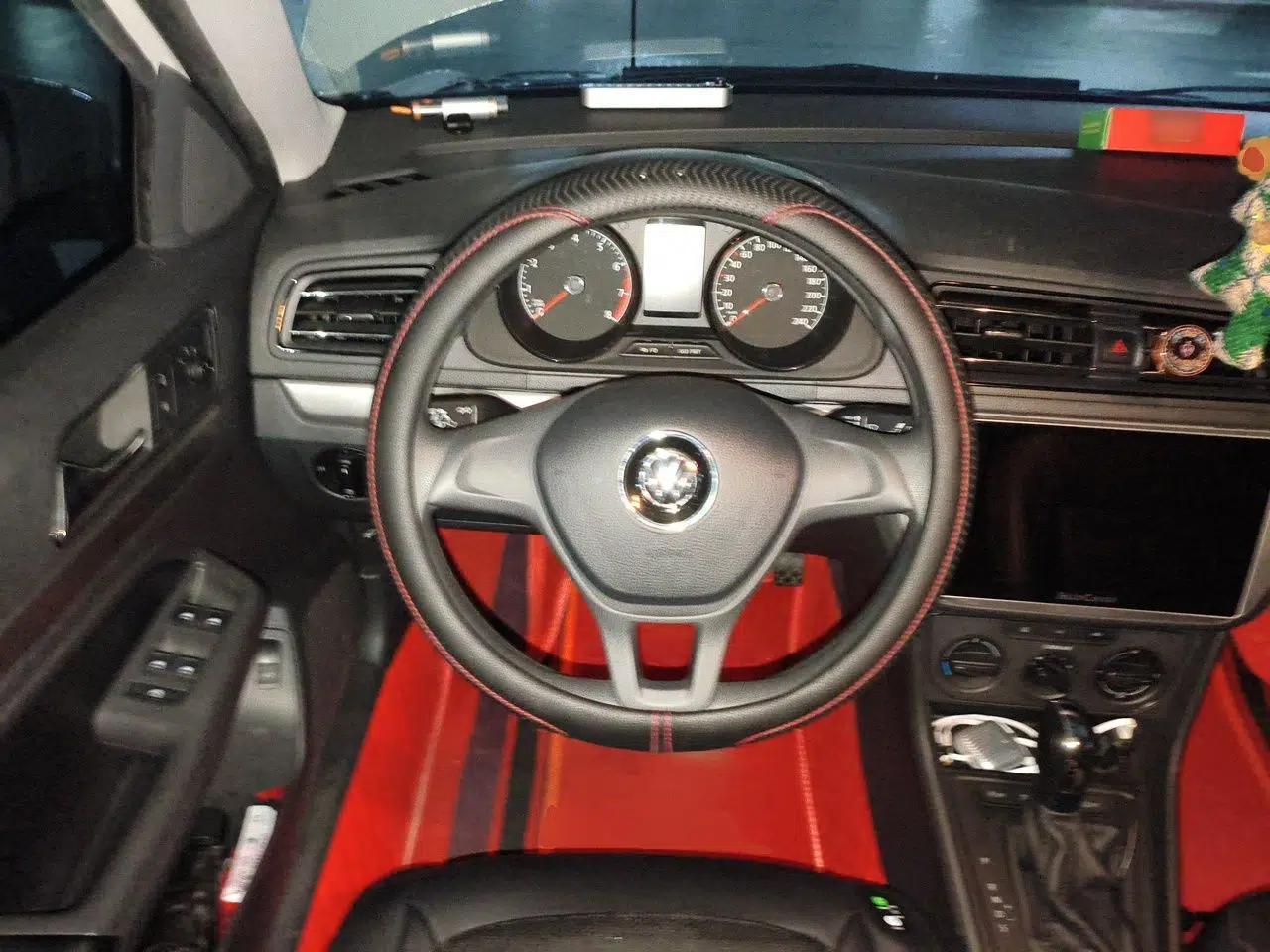 Volkswagen Lavida 2019 Lavida Start 1.5L Automatic Trendy Version China VI Standard — миниатюра 7