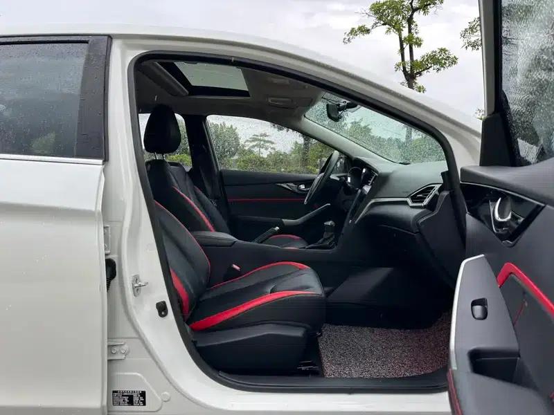 Venucia D60 2018 1.6L CVT Intelligent Elite Edition — миниатюра 15