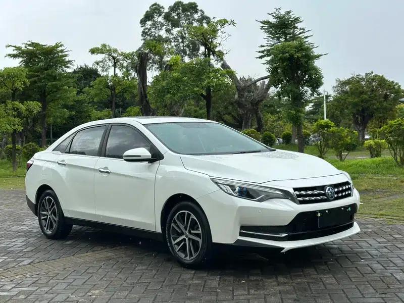 Venucia D60 2018 1.6L CVT Intelligent Elite Edition — миниатюра 3