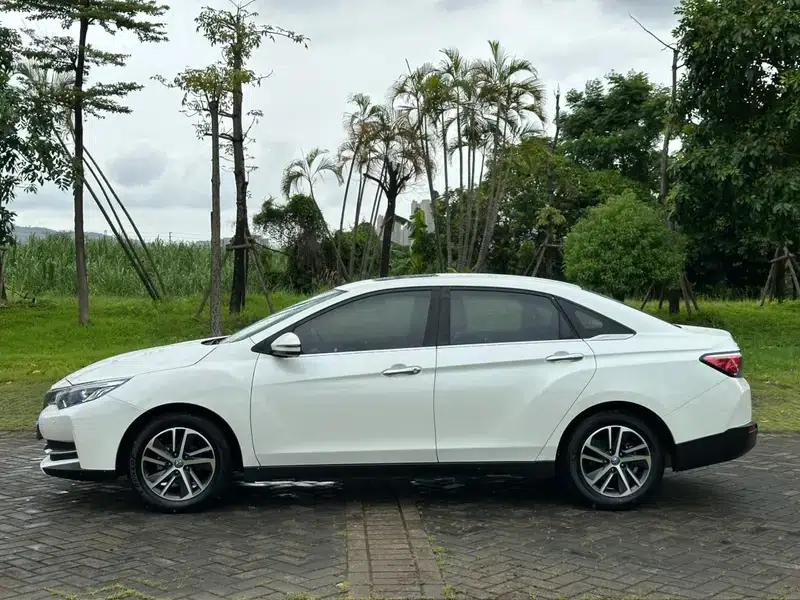 Venucia D60 2018 1.6L CVT Intelligent Elite Edition — миниатюра 4